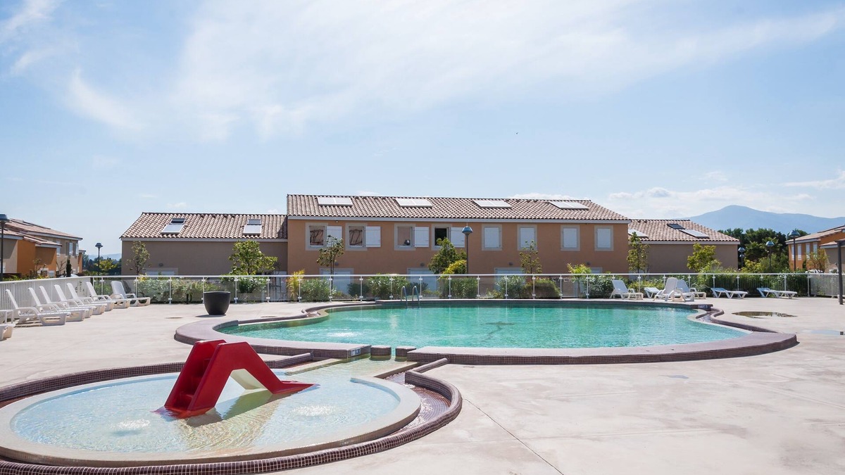 Latour-Bas-Elne Condo | Piscine sur place ! Appart avec Climatisation