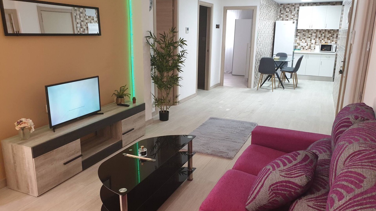 Castello de la Plana Condo | Piso nuevo reformado con todas las comodidades.