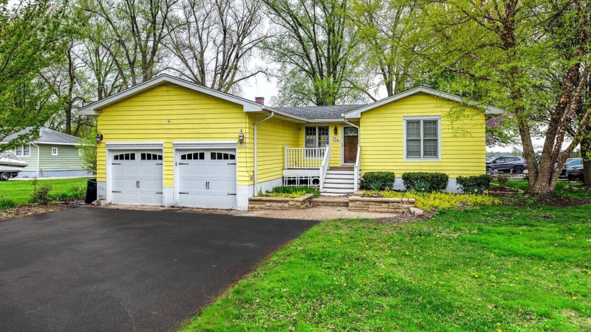 Fox Lake House | Pistakee Marina Boat House