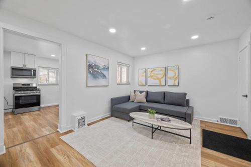 Millvale Apartment | Pittsburgh Millvale Modern and Cozy 1 Bedroom Apartment with Parking