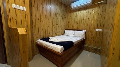 Dombivli East Hotel | Pks hotel shahanai