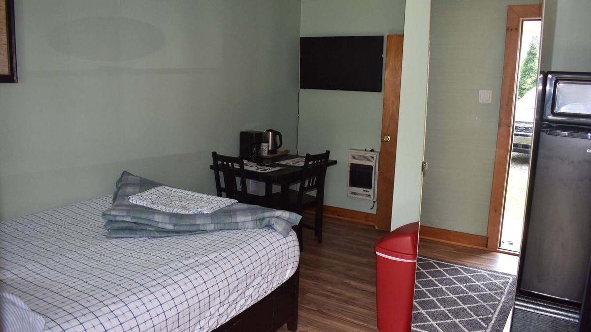 Greentown Apartment | PL Motel Room #3 - Located at the Heart of Promised Land State Park