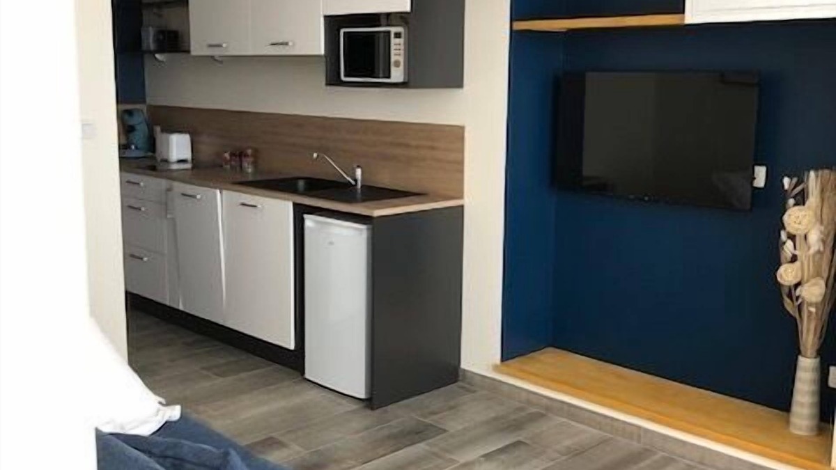 Joue-sur-Erdre Apartment | PLACE 28-Studio-Classic-Ensuite with Bath-Street View