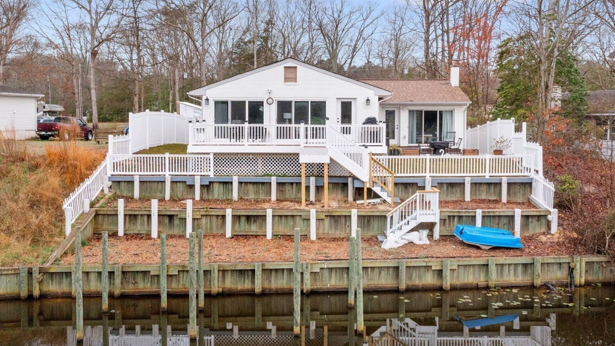 Colonial Beach House | Placid Bay Cottage