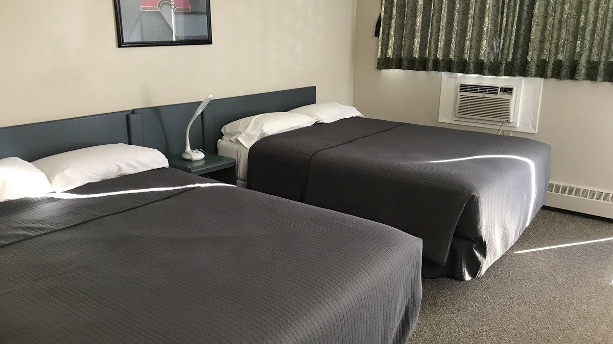 Stettler Hotel | Plains Motor Inn
