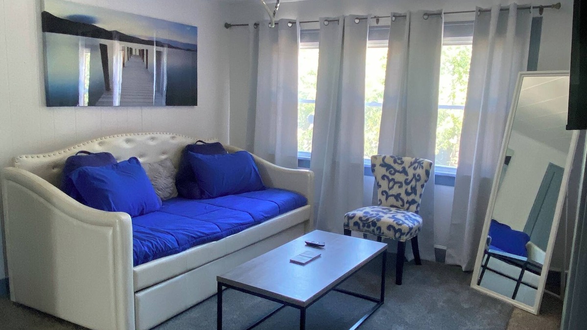 Hammond Apartment | Plant MOOD2! FREE STREET PARKING & Wi-Fi!