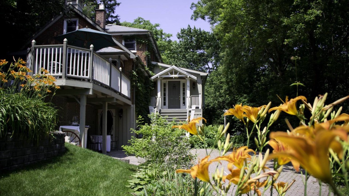 Port Hope House | Plantation House Bed & Breakfast