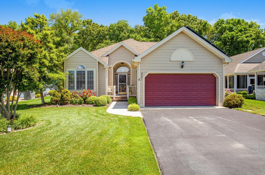 Lewes House | Plantations East - 221 Lakeside Dr