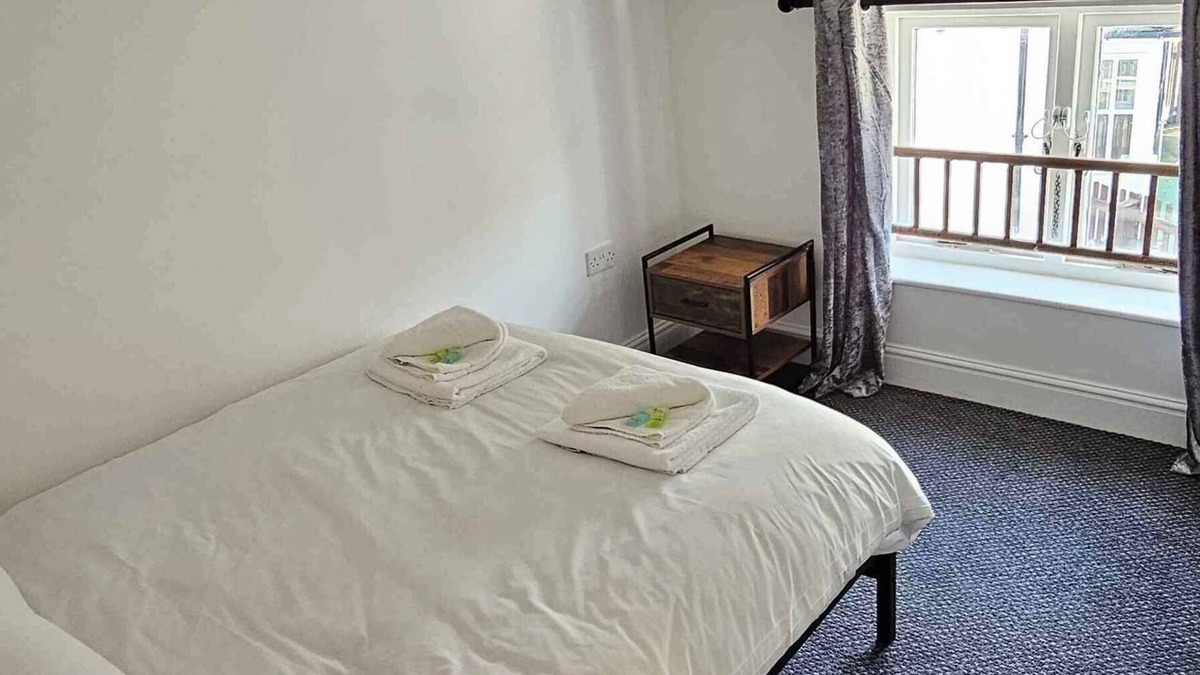 Mynydd Isa Cottage | Plas Bellin Comfort Cottages Kitchen & Bath Wi-Fi & TV Pet-Friendly