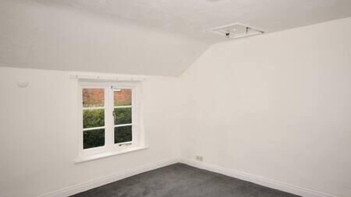 Mynydd Isa Cottage | Plas Bellin Cosy Cottage Kitchen & Bath Wi-Fi & TV Pet-Friendly