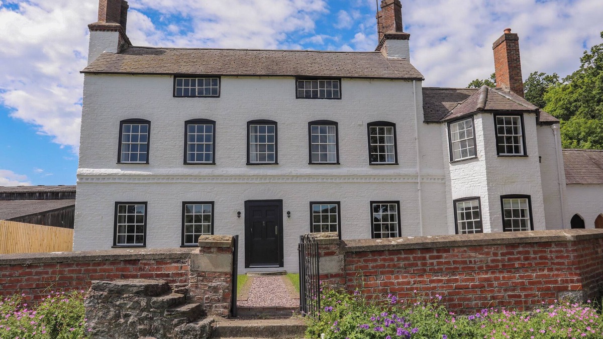 Saint Asaph Cottage | PLAS COCH, pet friendly, character holiday cottage in St Asaph