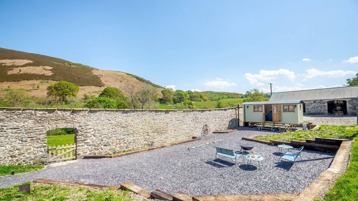 Llannefydd House | Plas Uchaf Farm Retreat