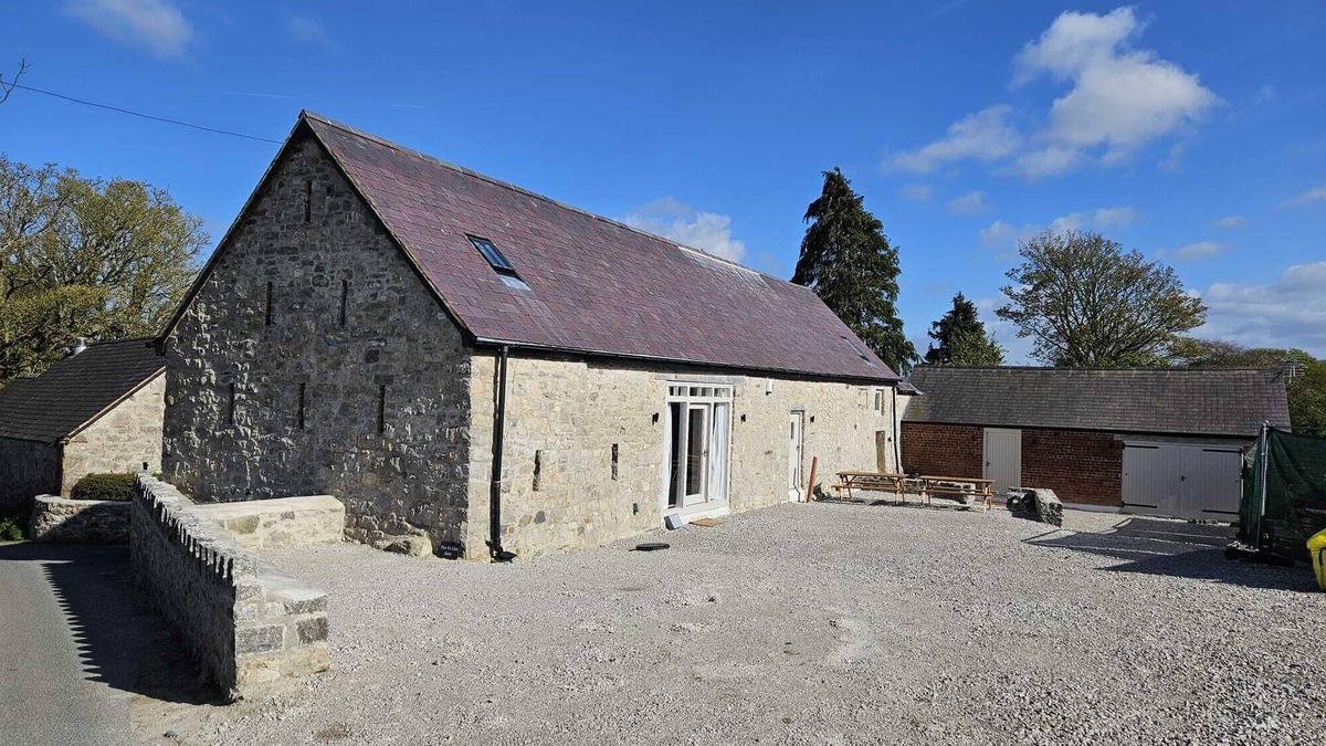 Cilcain House | Plas Yn Llan Barn - Exceptional Countryside Views