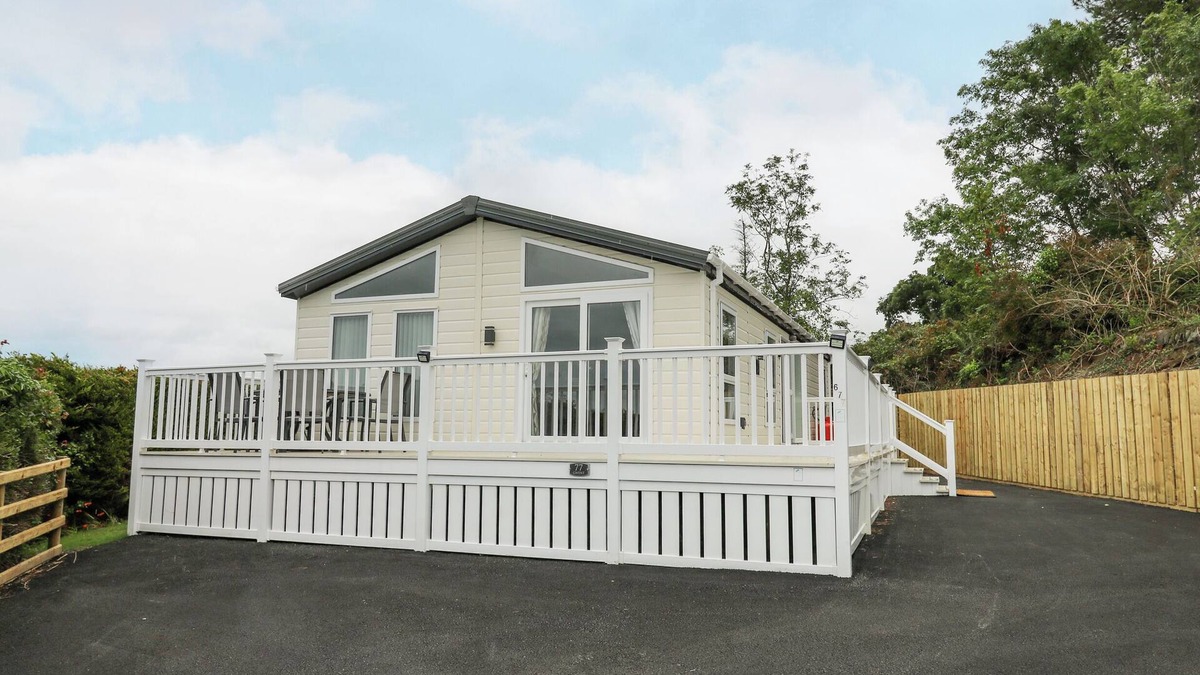 Borth Cottage | PLATINUM LODGE, pet friendly, character holiday cottage in Borth