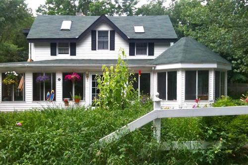 Palenville Apartment | Play All Day - Sleep By The Stream at Night - Swimming Hole
