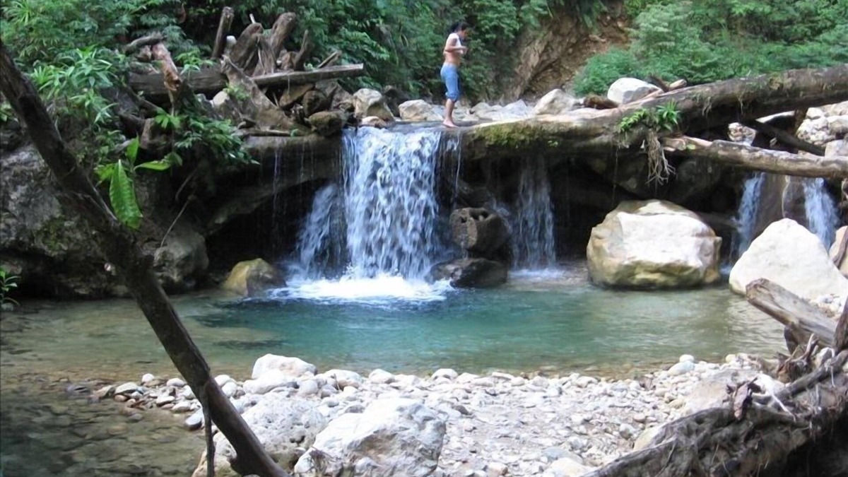Guaycara House | Play in Dramatic Waterfalls - Swim in Beauty - Sleeps 12