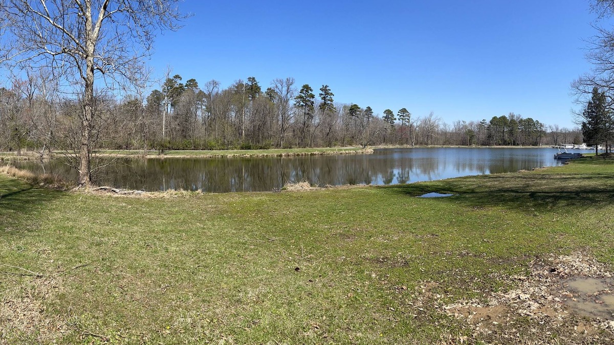 Carbondale RV Rental | PLAY PORT MARINA. Eclipse Hot Spot. Lake front campsite. North Lot parking