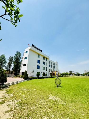 Greater Noida Hotel | PLAY RIVERIA VALLEY RESORT Greater Noida