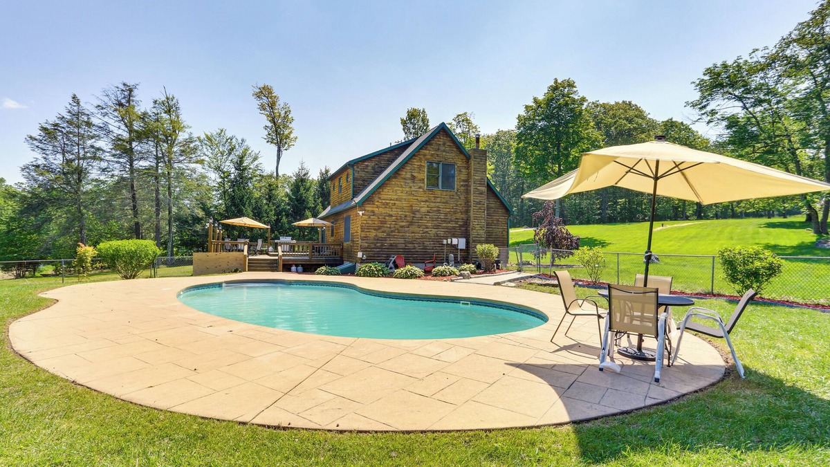 Circleville House | Play, Swim & Unwind: Family Home in Glen Wild!