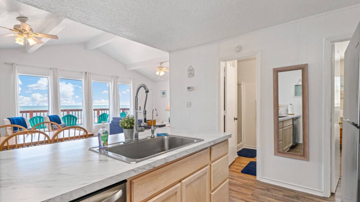 Surfside Beach Apartment | Playa Azul · Oceanfront Cottage, Comfy and Pet/Family Friendly
