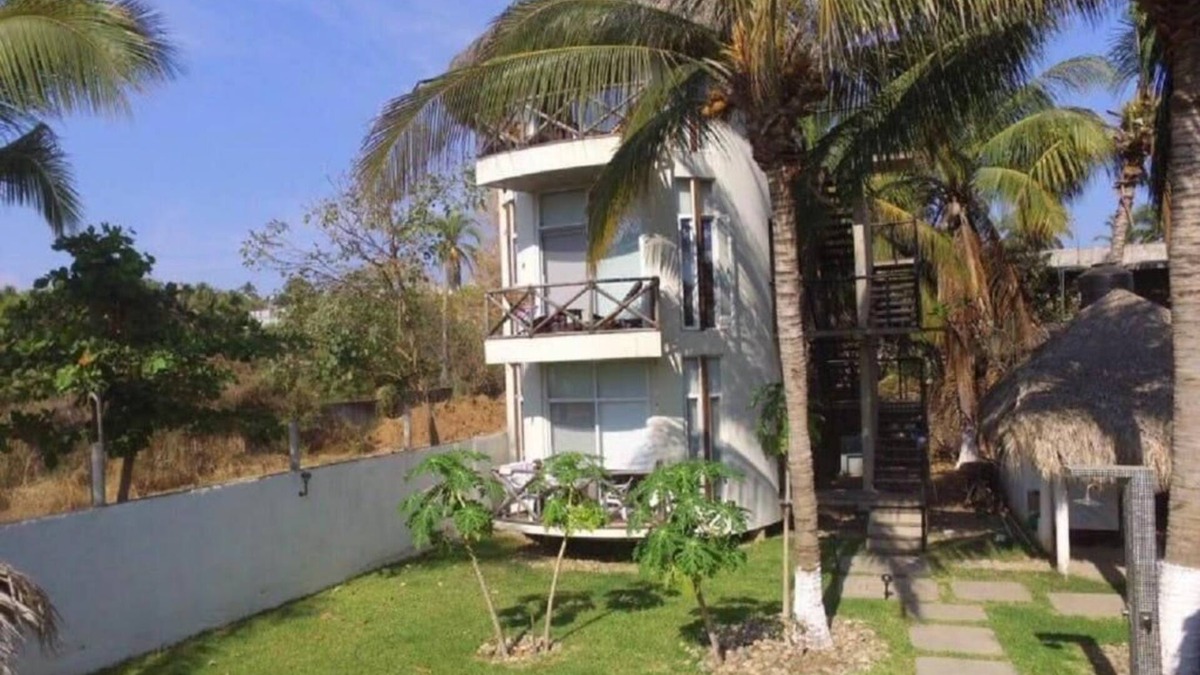 Los Tamarindos Apartment | Playa Bruja Zicatela Apt. 2, Beach Front, Kitchen, AC, Starlink, Pool & More