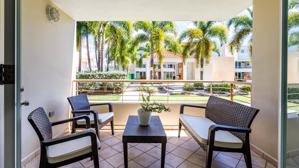Pole Ojea Apartment | Playa El Combate, Perfect Place Garden Pool front!/Weekly and monthly discount!