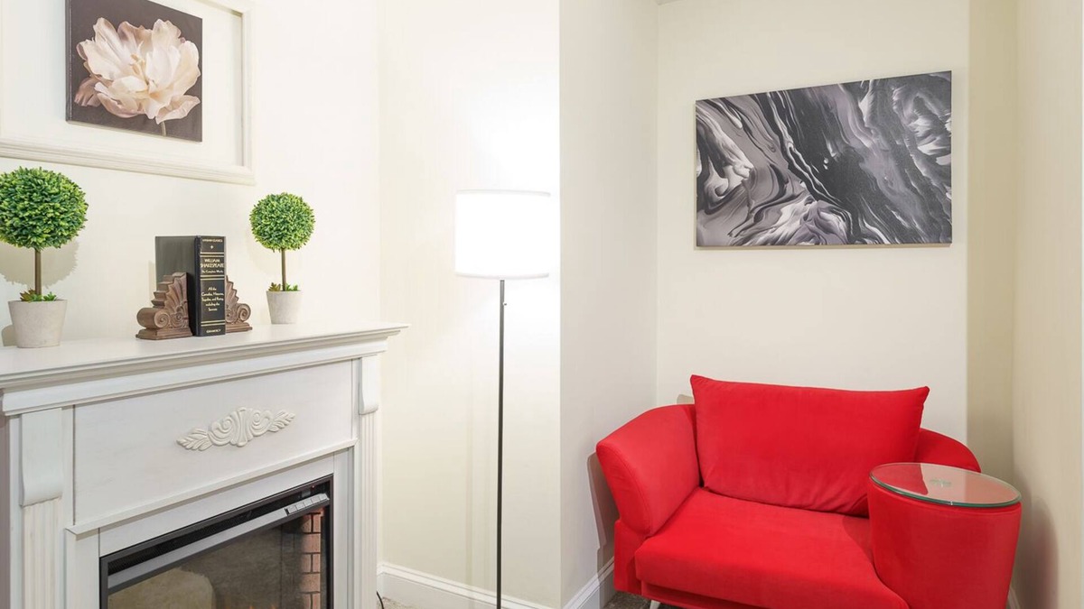 Central Newport News Apartment | PLAYFUL LOFT IN THE 1st HISTORIC USA NEIGHBORHOOD