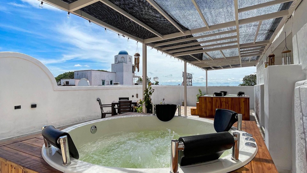 Puerto Triunfo Cabin | Plaza Blanca está ubicado en el Corazón del Santorini Colombiano.