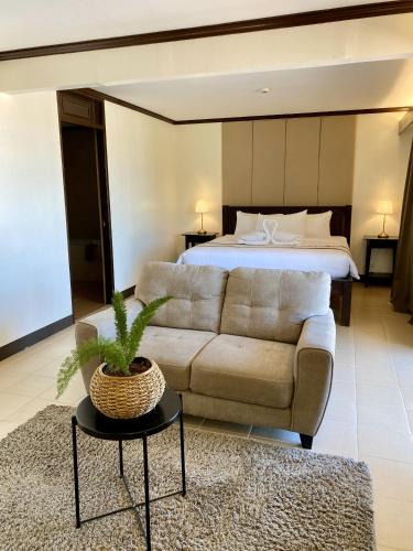 Laoag Hotel | Plaza Del Norte Hotel and Convention Center