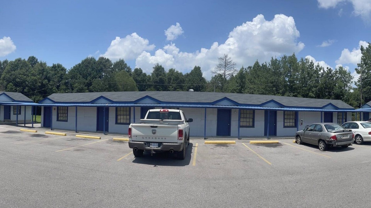 Laurel Hotel | Plaza Motel