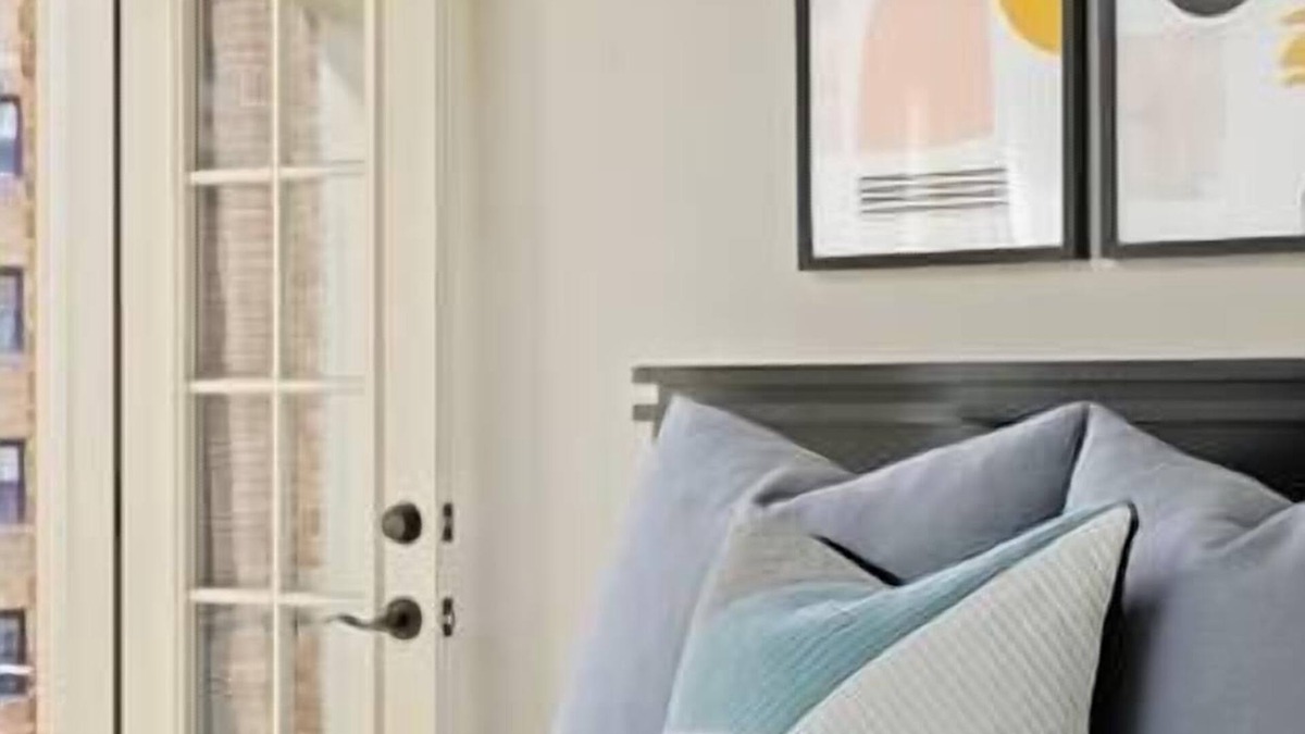 West Plaza Apartment | Plaza Studio -> Walk to Shops & Dining + Close to KU Med & Saint Lukes Hospitals