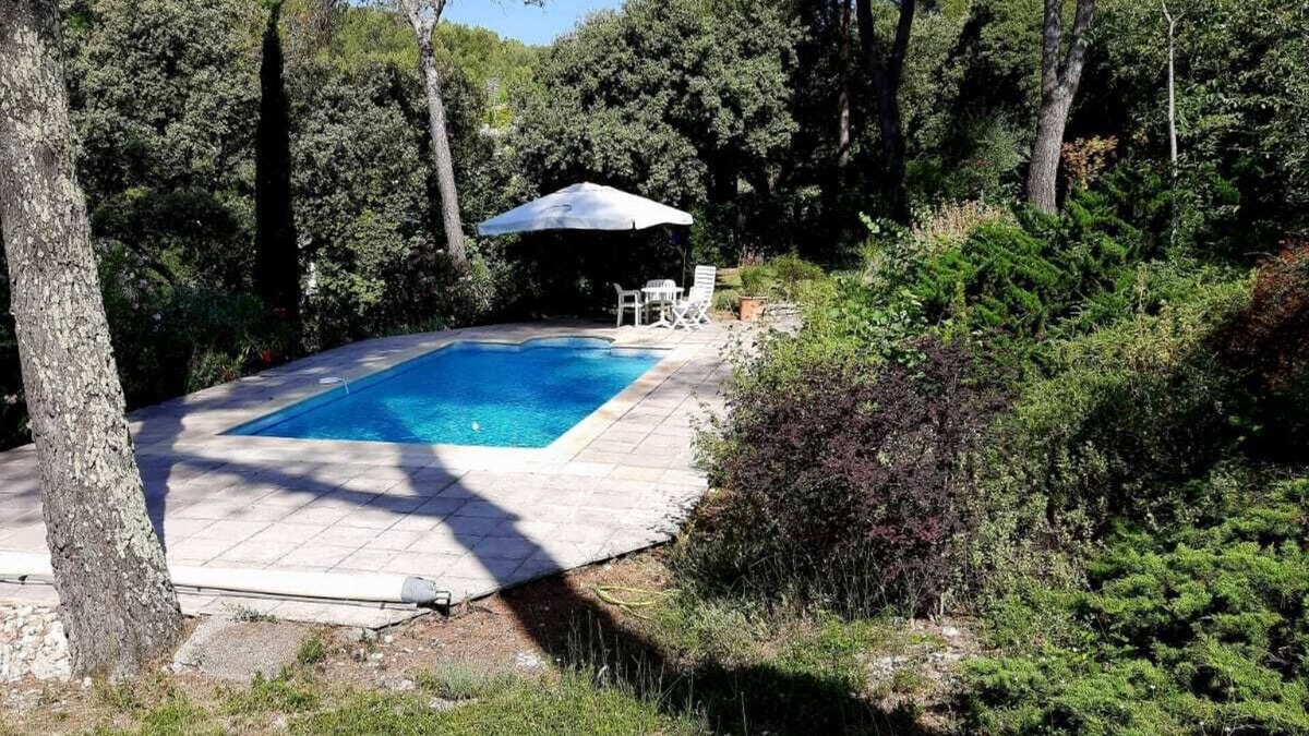 La Colline Villa | Pleasant villa with swimming pool and large garden in periphery of Montpellier