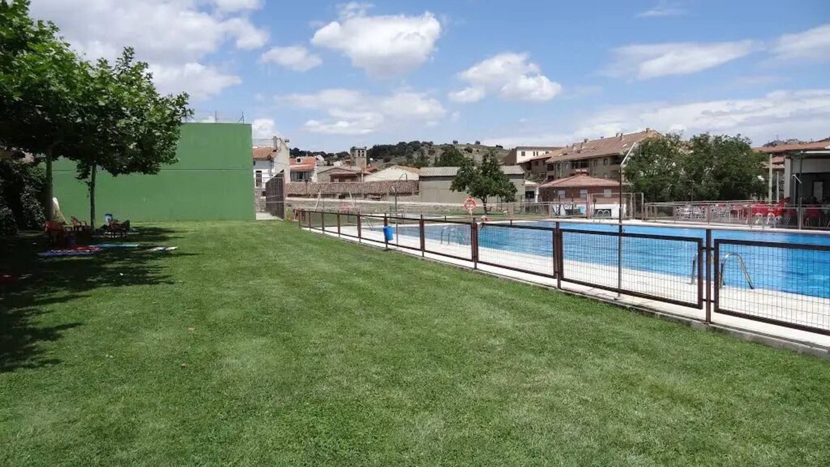 Burgohondo Apartment | Pleasant 1-bedroom studio in Burgohondo