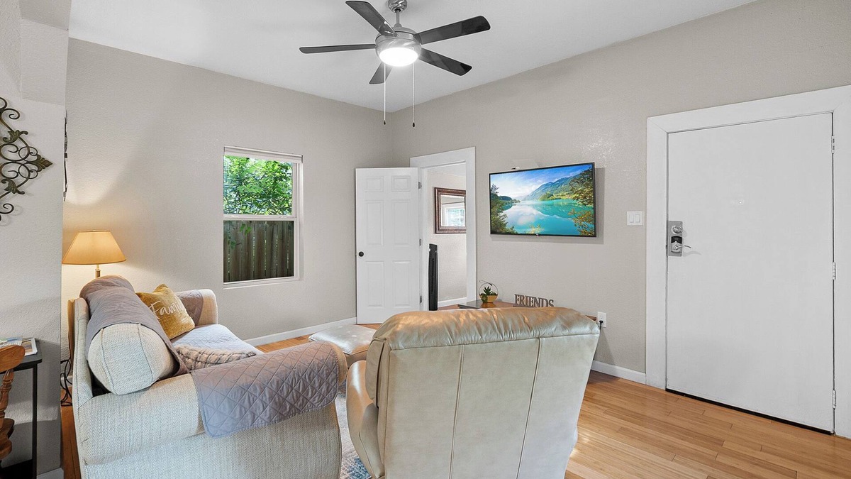 Near East Side House | Pleasant 2-bedroom house six minutes from Rivercenter mall and nearby hospital