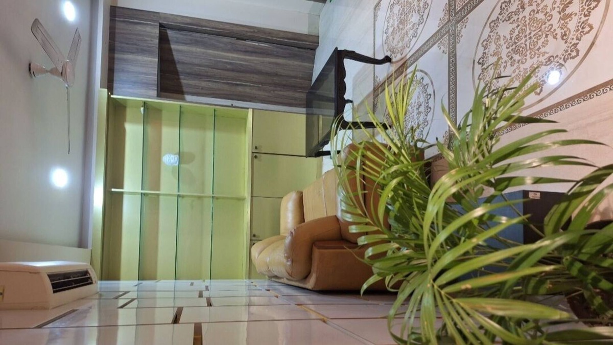 Kalighat Apartment | Pleasant 2 room flat with mini kitchen for family stay near kalighat metro