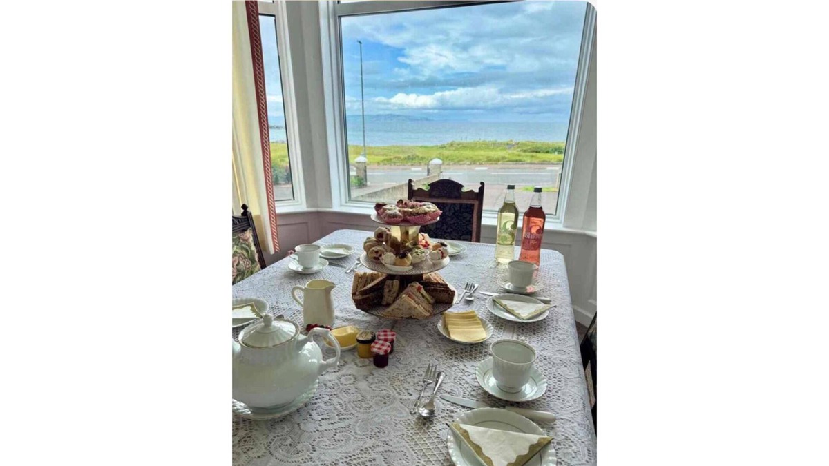Portstewart House | Pleasant 4-bedroom house, WiFi & TV near Portrush & Portstewart.nSEA & GOLF VIEW