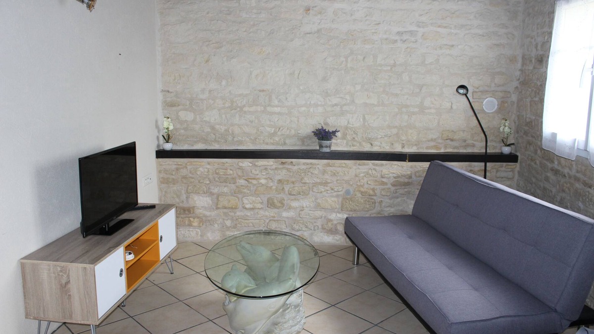 Prisse-la-Charriere House | Pleasant accommodation in the countryside