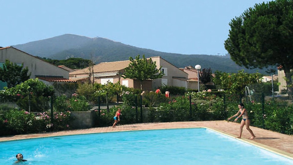 Sorede Villa | Pleasant air-conditioned holiday VILLA-Veranda-garden and pool-tennis access