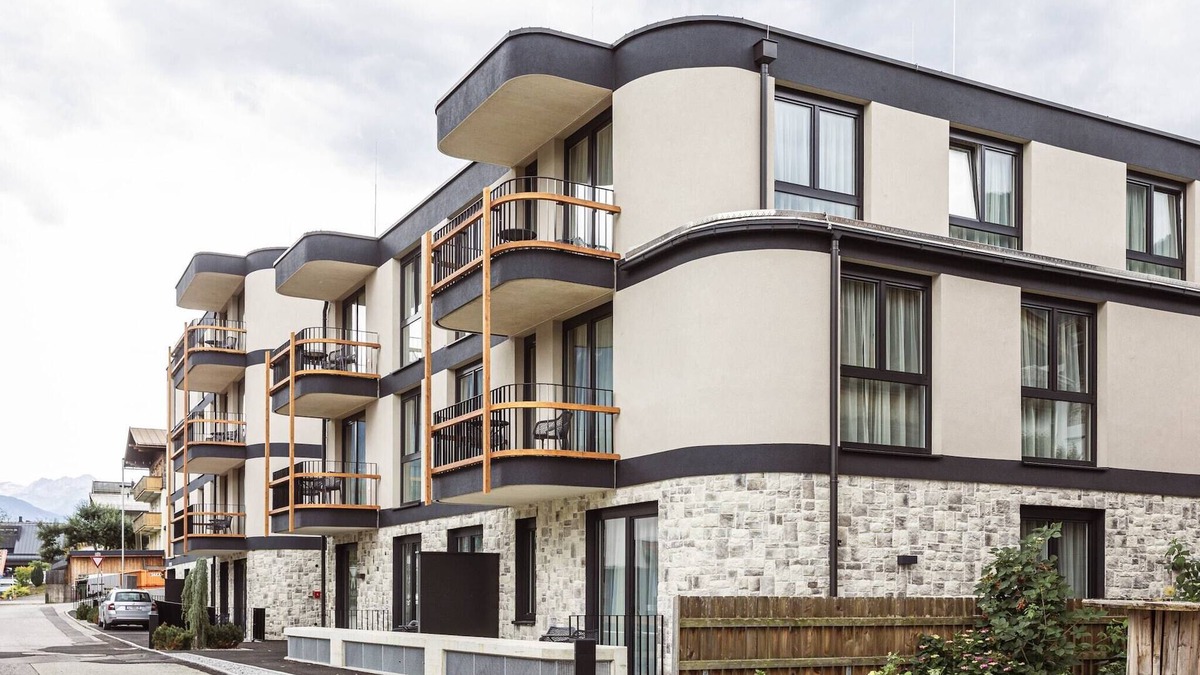 Fuegen Apartment | Pleasant apartment with shared pool