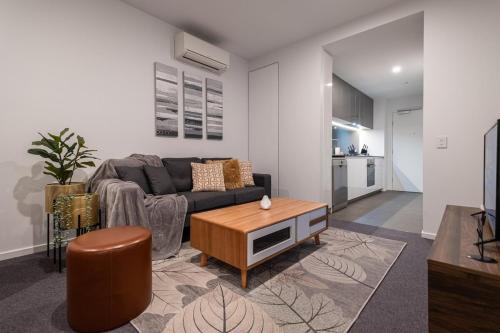 Footscray Apartment | Pleasant &bright 2br2ba Apt Footscray Pool