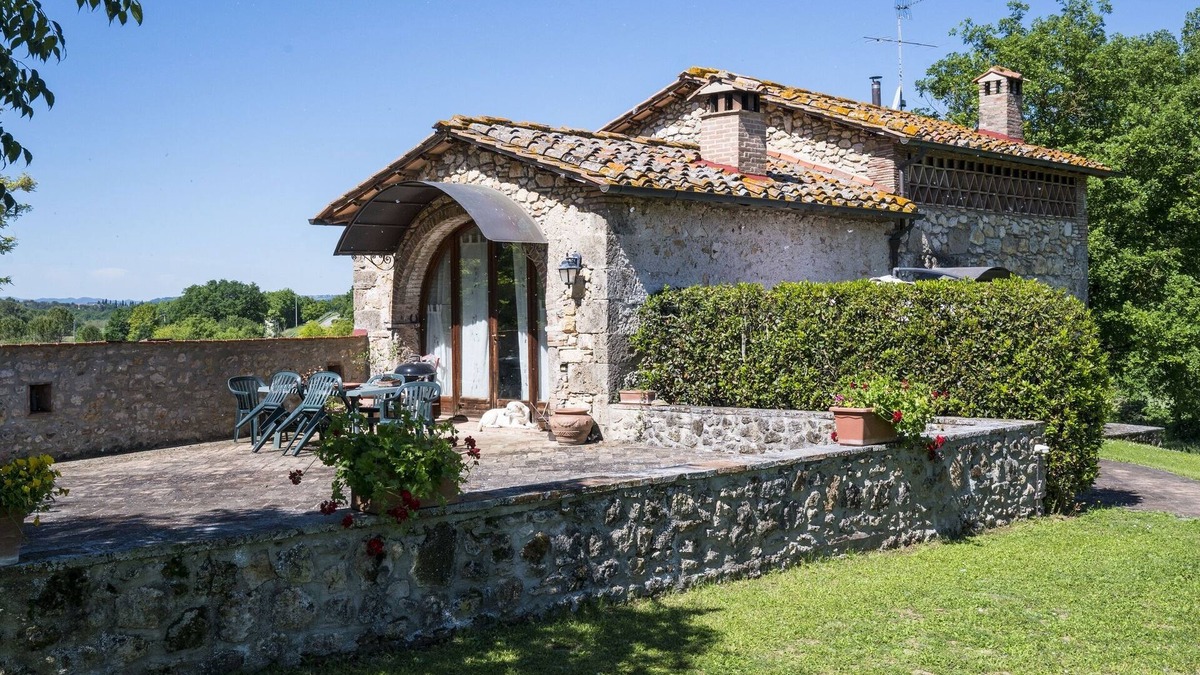 Poggiarello House | Pleasant characteristic hayloft that has been renovated into holiday apartment in a part of the Chianti that is ideal for visiting the most important towns.