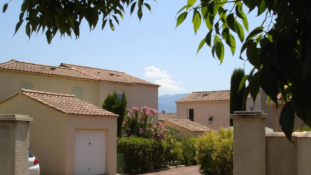 Vaison-la-Romaine House | Pleasant, comfortable house in a quiet residence with swimming pool.