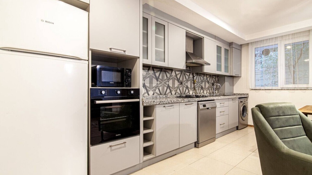 Kagithane Apartment | Pleasant Flat Close to Various Malls in Seyrantepe