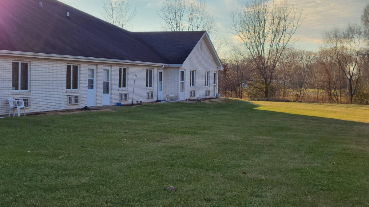 Lockport Hotel | Pleasant Hill Motel