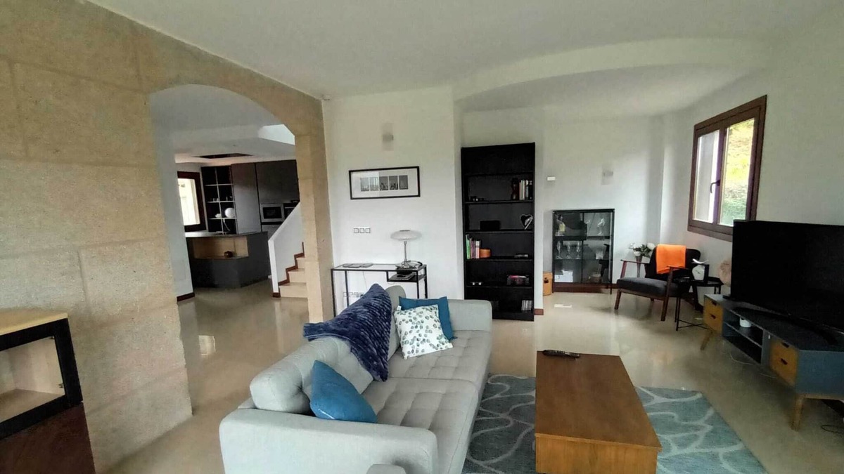 Mondariz-Balneario House | Pleasant house with fireplace in Mondariz-Balneario