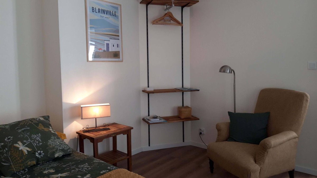 Coutances Bed & Breakfast | Pleasant independant Bedroom