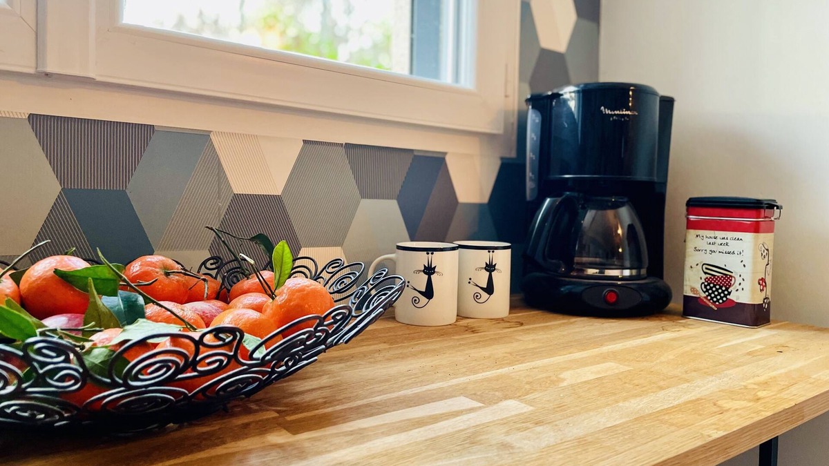 Le Coudray Bed & Breakfast | Pleasant independent room overlooking the town of Le Coudray.