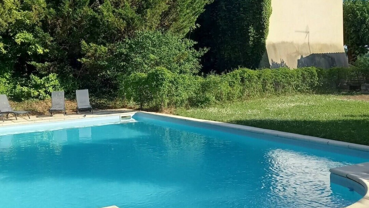 Parranquet Bed & Breakfast | Pleasant "Lily" Room/Apartment at Clos de Parranquet, with swimming pool.