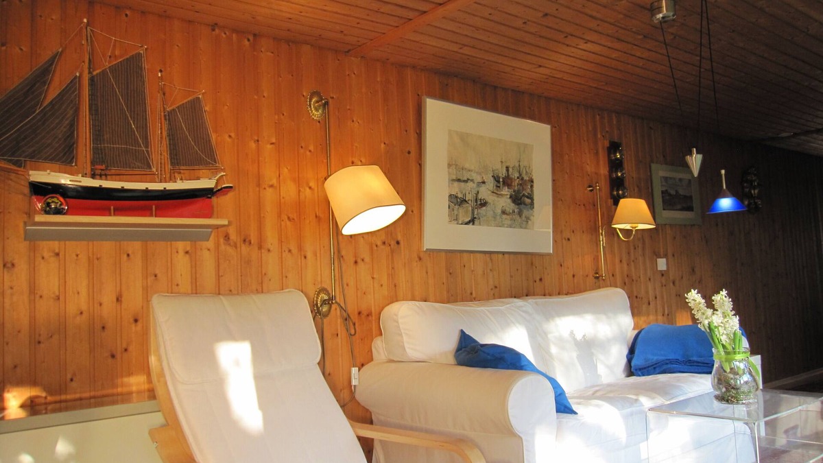 Ulsnis House | Pleasant, modern and cozy, our apiary