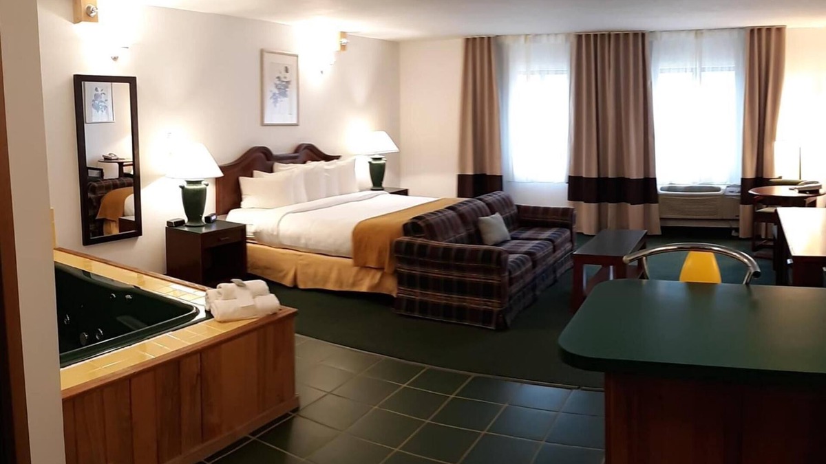 Newberry Hotel | Pleasant Moose Lodge